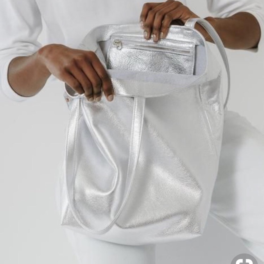 BAGGU basic leather tote in silver